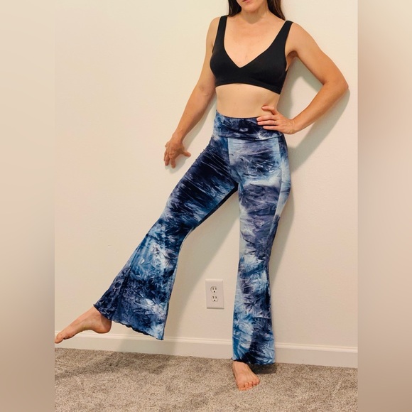 Reign Vermont Joy Pants in Cosmic Blue Velour - Picture 4 of 5